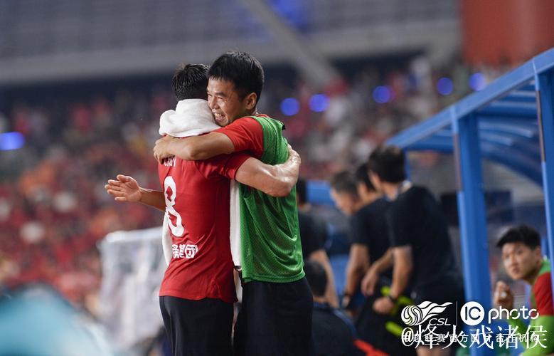 成都蓉城面临挑战:徐正源续约遇阻,紧急预案启动,替补教练浮出水面 成都蓉城面临挑战:徐正源续约遇阻,紧急预案启动,替补教练浮出水面